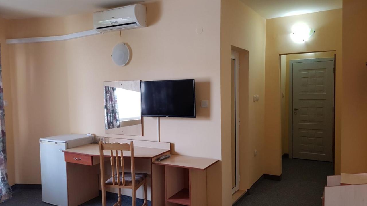 רבדה Krasi Hotel מראה חיצוני תמונה