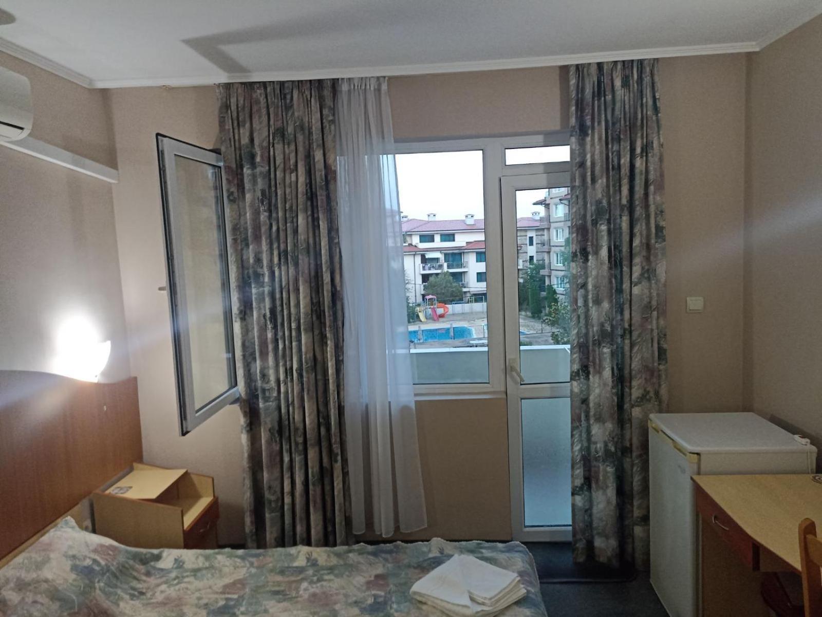 רבדה Krasi Hotel מראה חיצוני תמונה